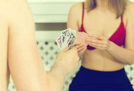 Recupera la pasión con estos juegos eróticos para parejas